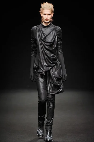 Look 19